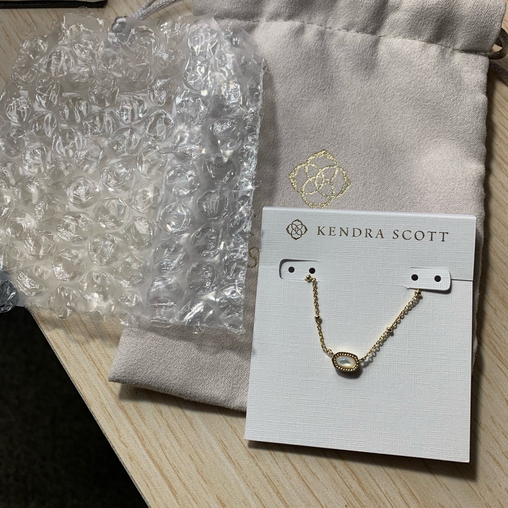 NWT Kendra Scott Mini Elisa Ivory Necklace